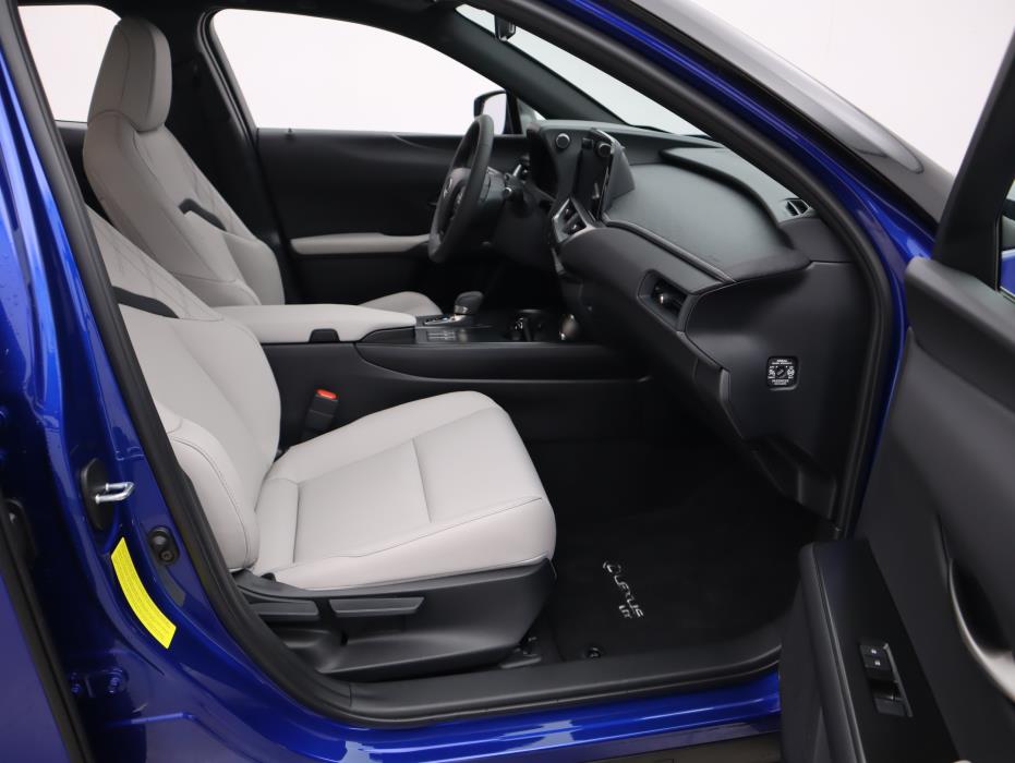 Lexus UX 2024