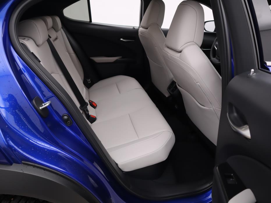 Lexus UX 2024