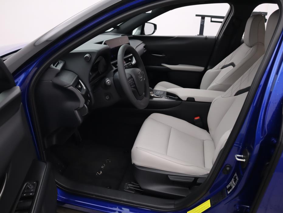 Lexus UX 2024