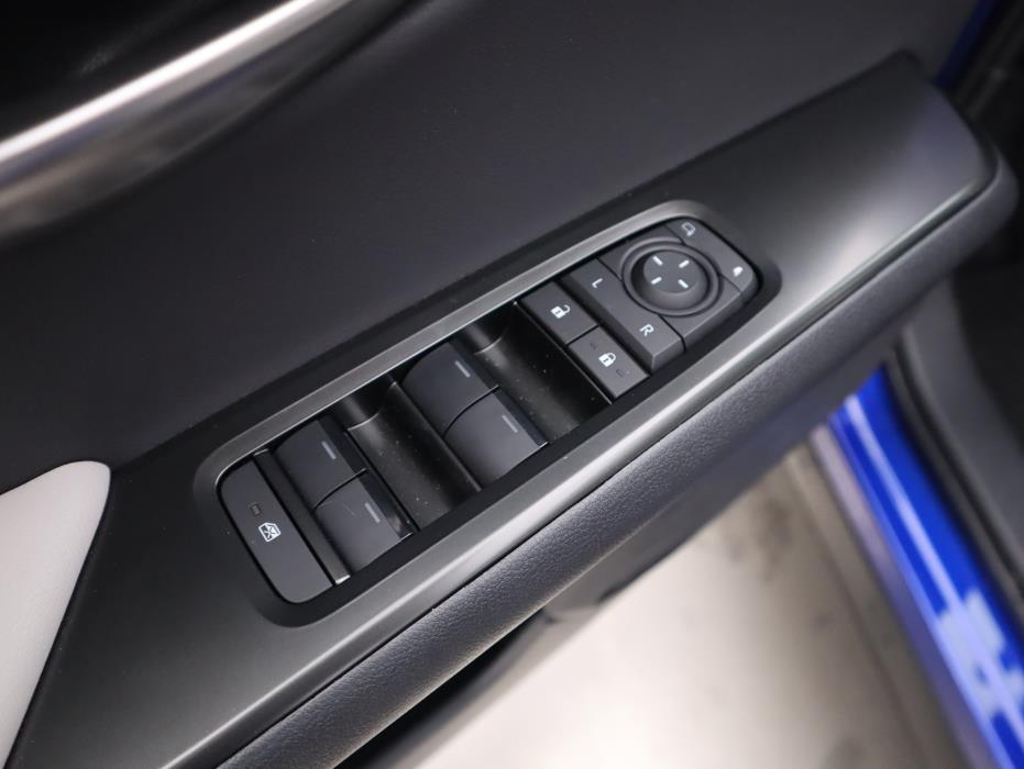 Lexus UX 2024