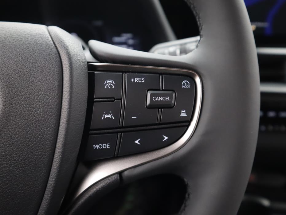 Lexus UX 2024