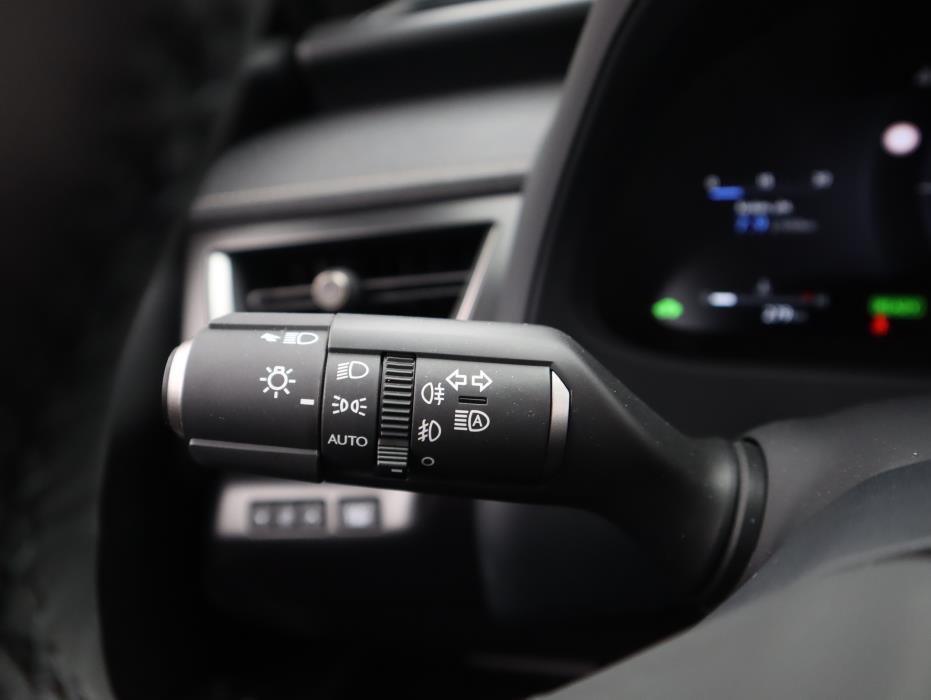Lexus UX 2024