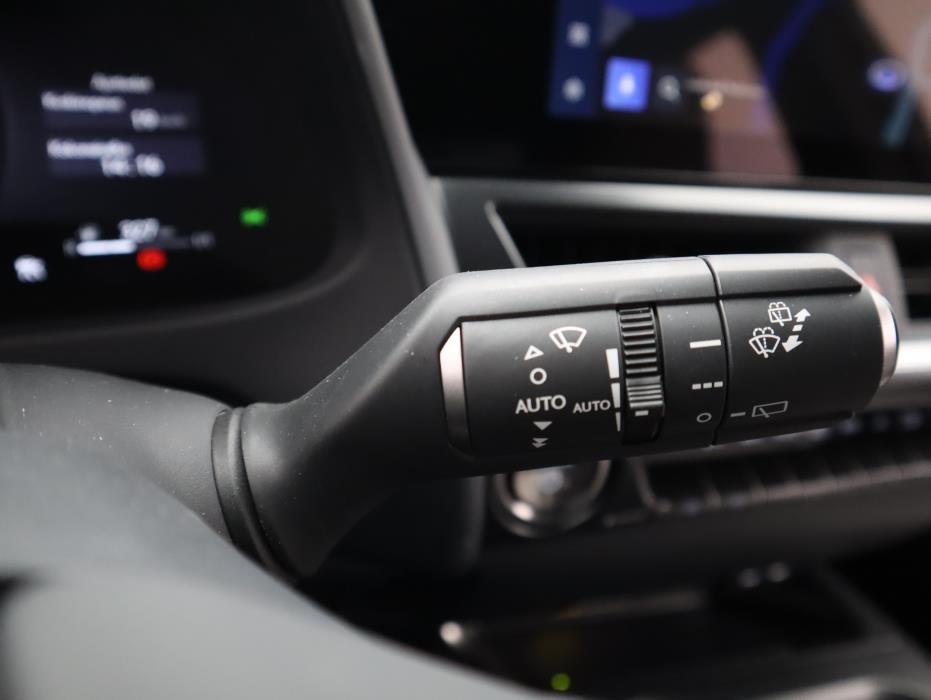 Lexus UX 2024