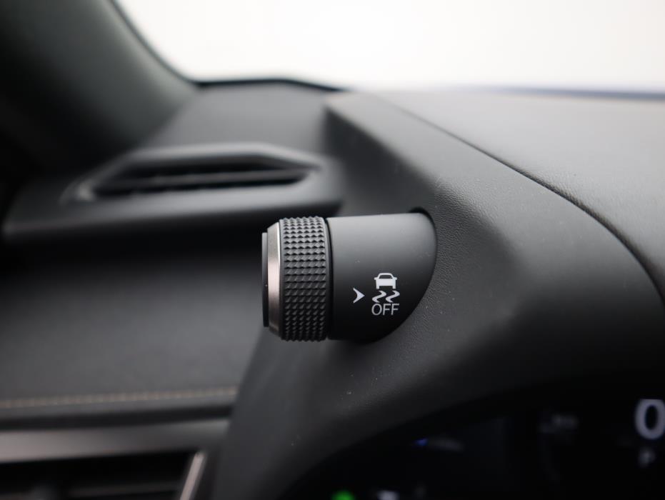 Lexus UX 2024