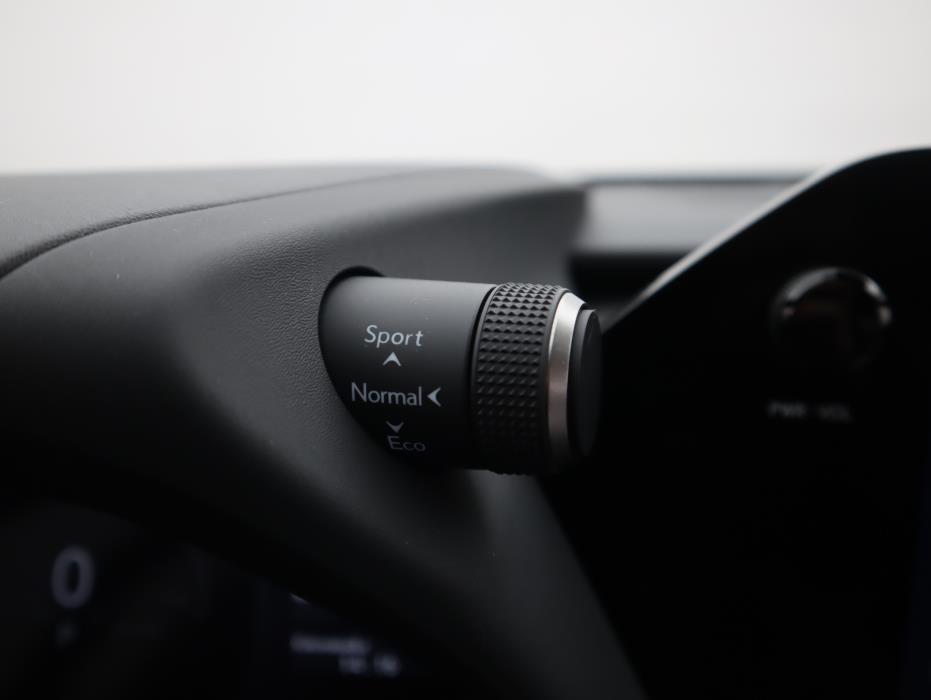Lexus UX 2024