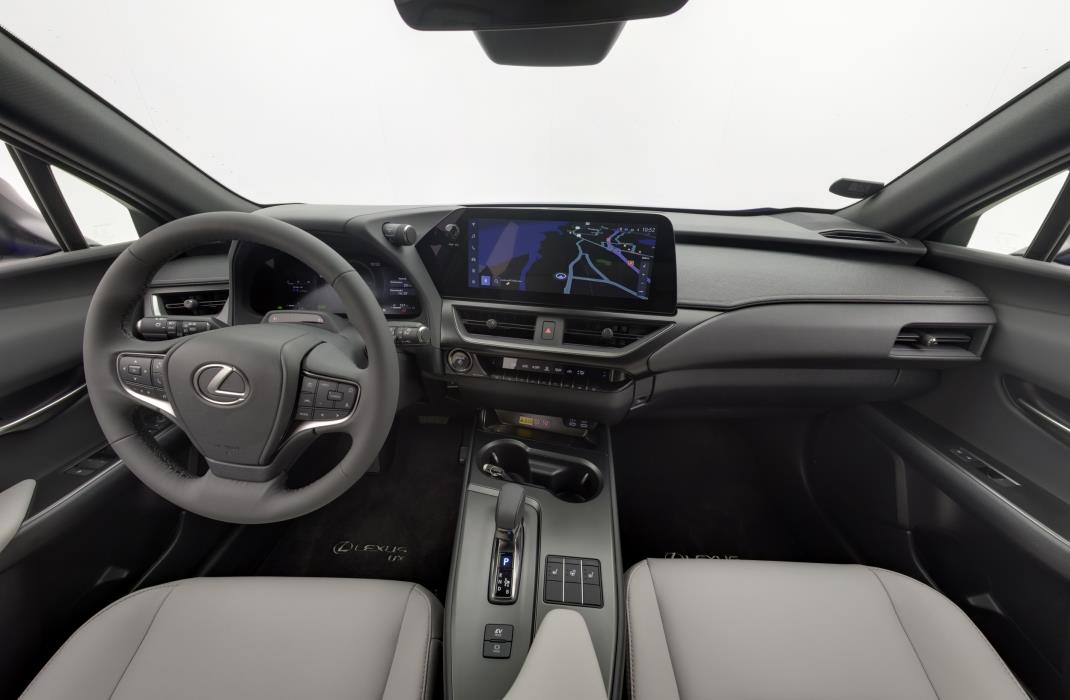 Lexus UX 2024