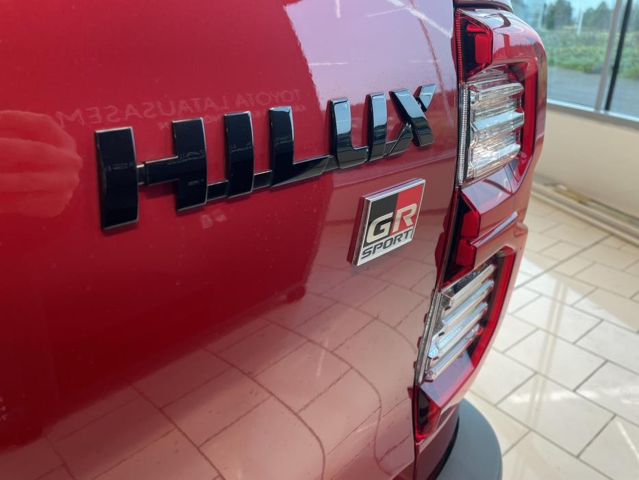 TOYOTA Hilux 2024