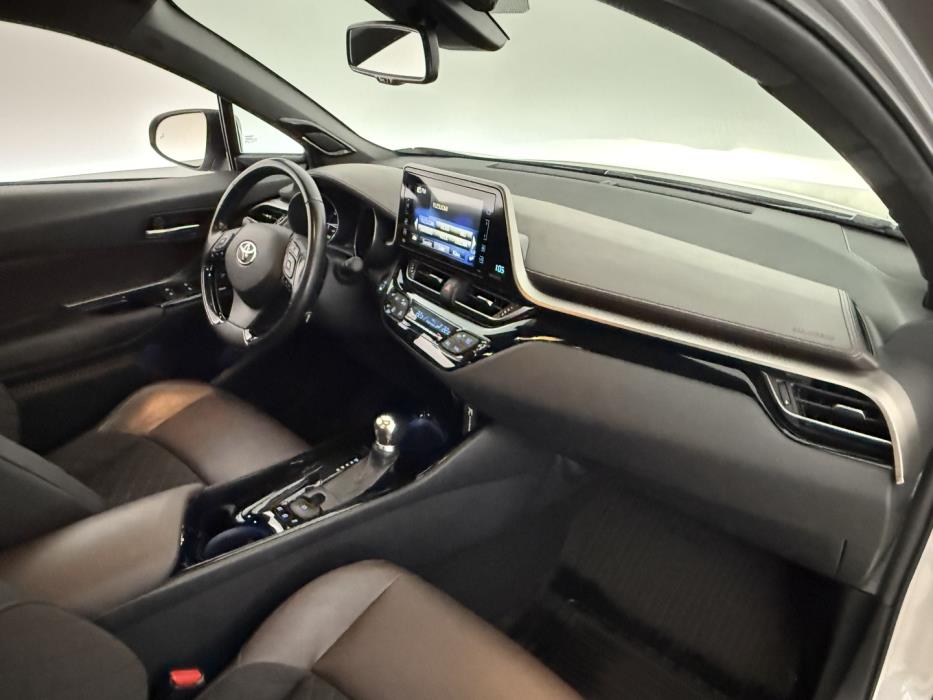 TOYOTA C-HR 2017