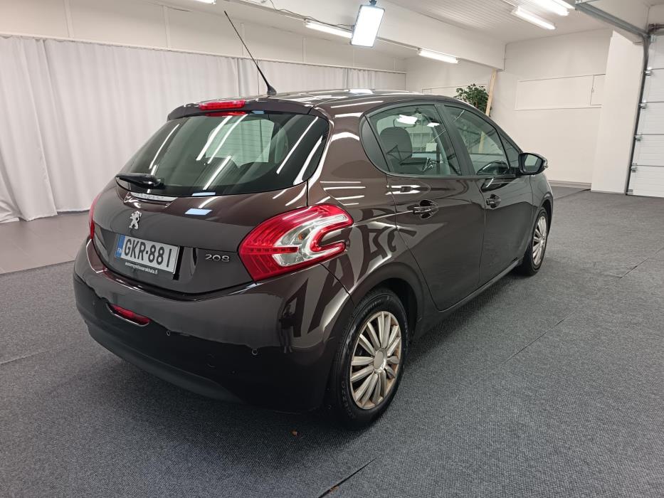 PEUGEOT 208 2013