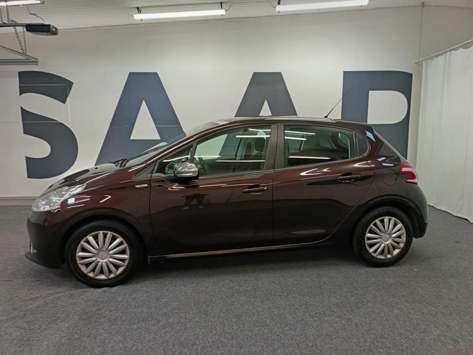PEUGEOT 208 2013
