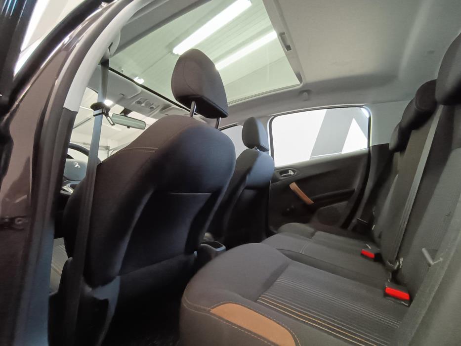 PEUGEOT 208 2013