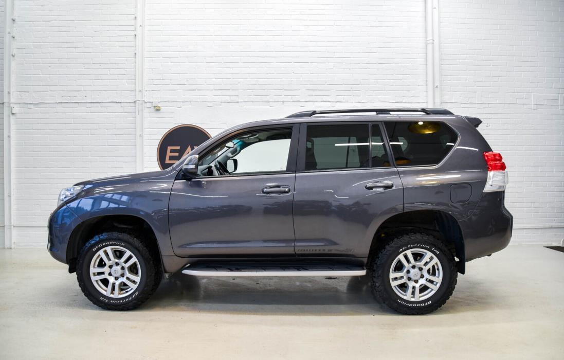 TOYOTA Land Cruiser 2010