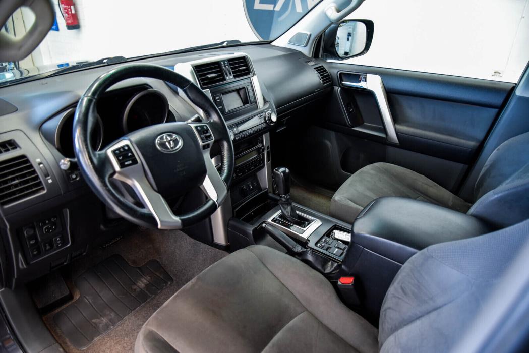 TOYOTA Land Cruiser 2010