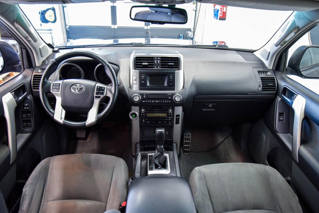 TOYOTA Land Cruiser 2010