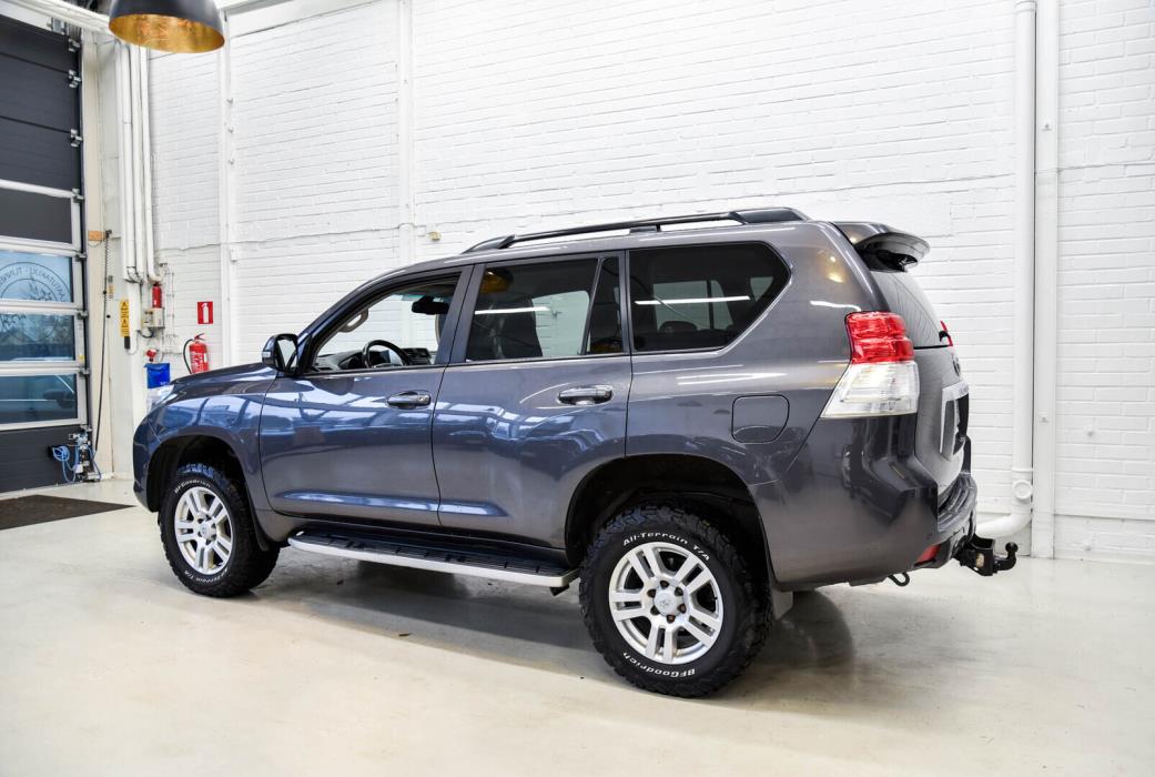 TOYOTA Land Cruiser 2010