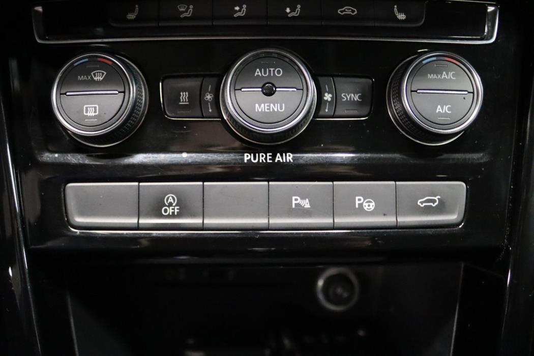 VOLKSWAGEN Touran 2016