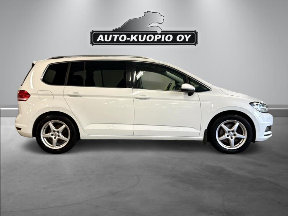 VOLKSWAGEN Touran 2016