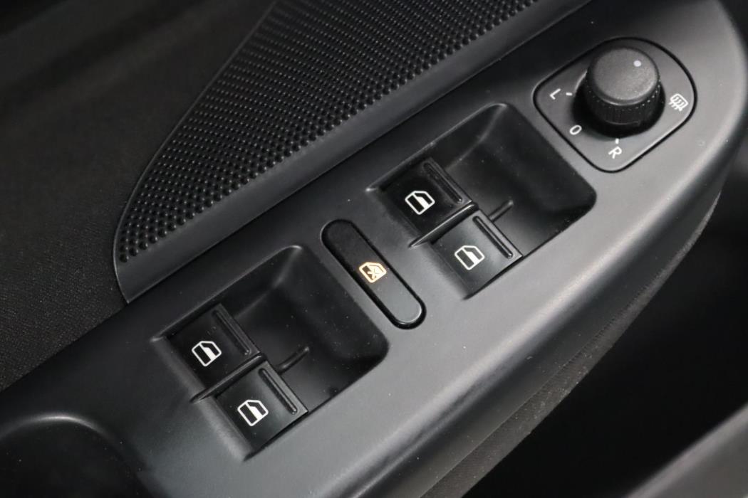 VOLKSWAGEN Golf 2012