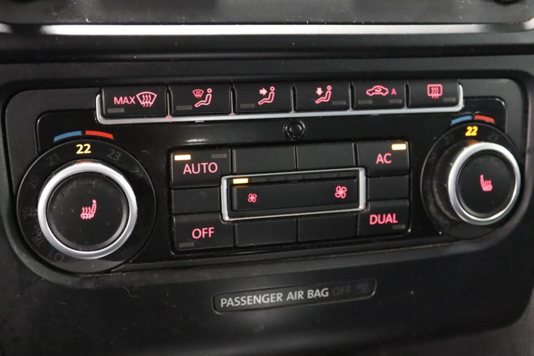 VOLKSWAGEN Golf 2012