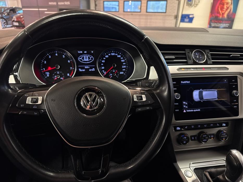 VOLKSWAGEN Passat 2018
