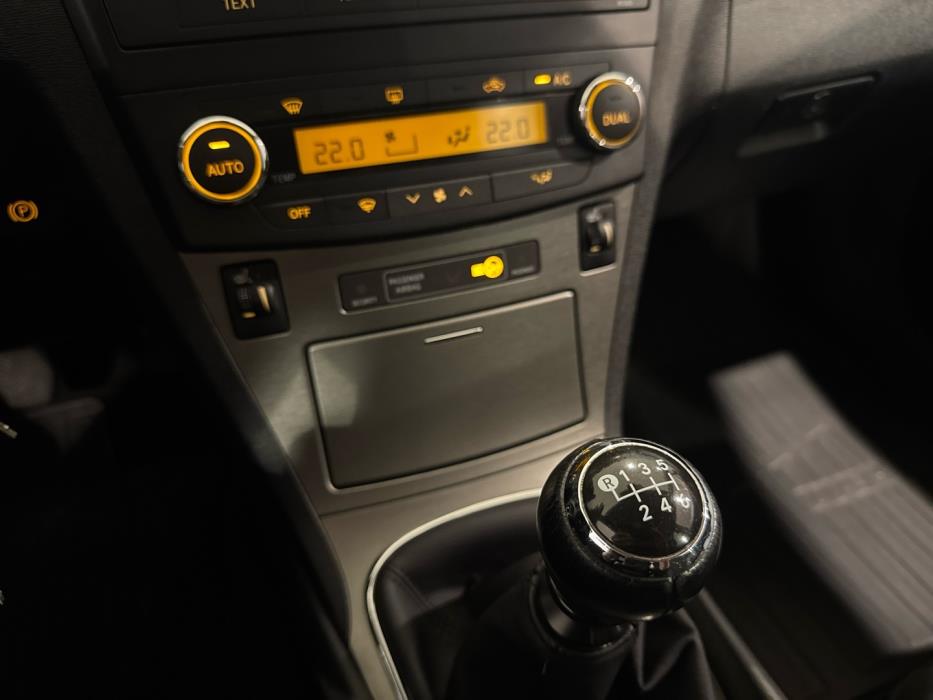 TOYOTA Avensis 2010