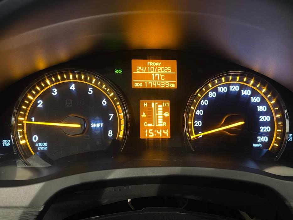 TOYOTA Avensis 2010