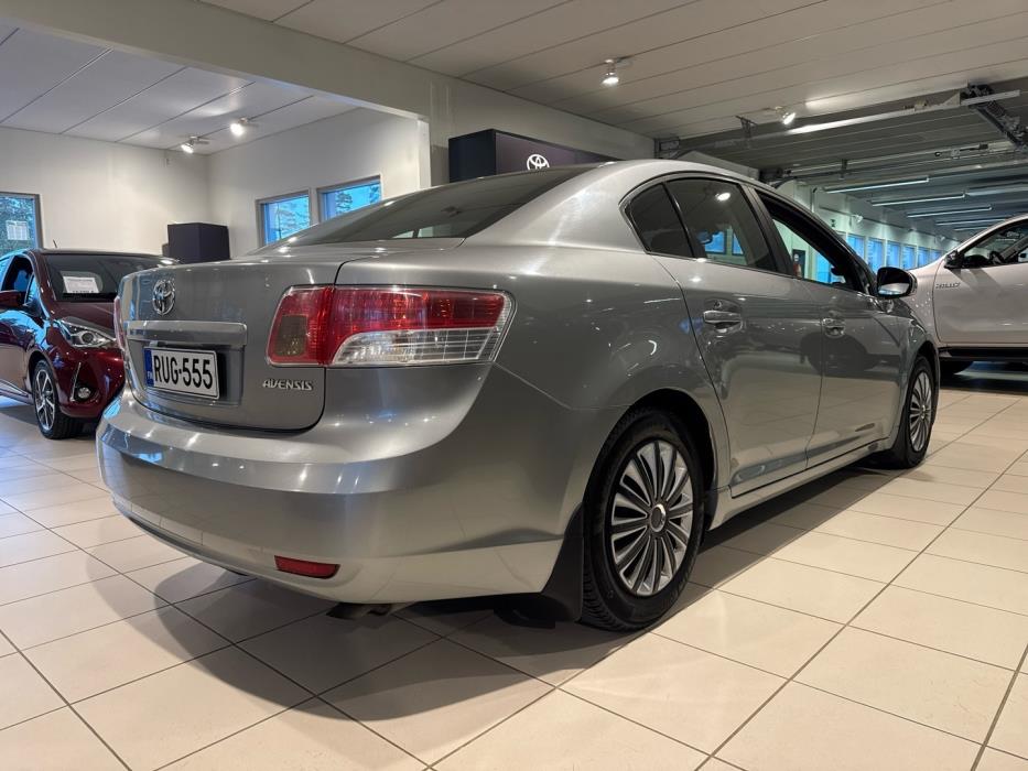 TOYOTA Avensis 2010