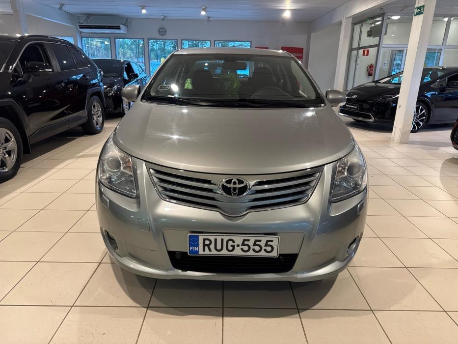 TOYOTA Avensis 2010