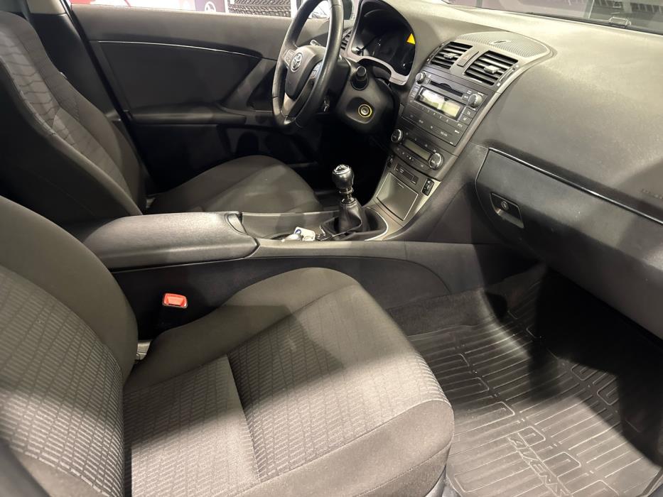 TOYOTA Avensis 2010