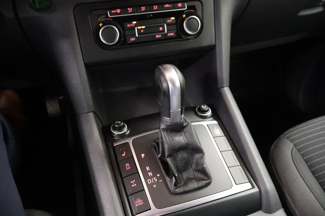 VOLKSWAGEN Amarok 2013
