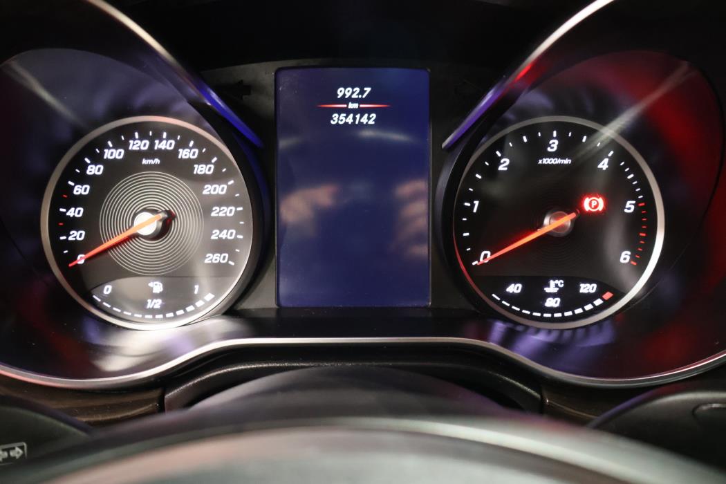 MERCEDES-BENZ V 2022