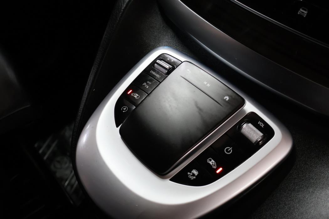 MERCEDES-BENZ V 2022