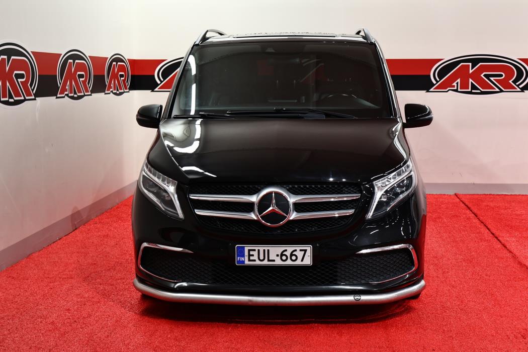MERCEDES-BENZ V 2022