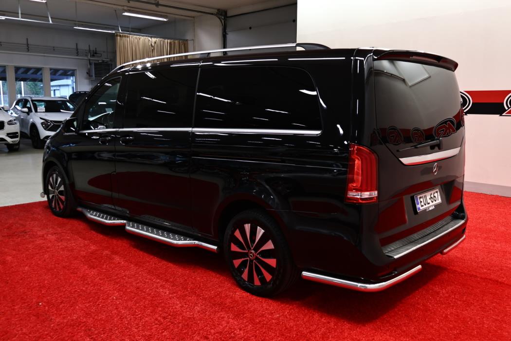 MERCEDES-BENZ V 2022