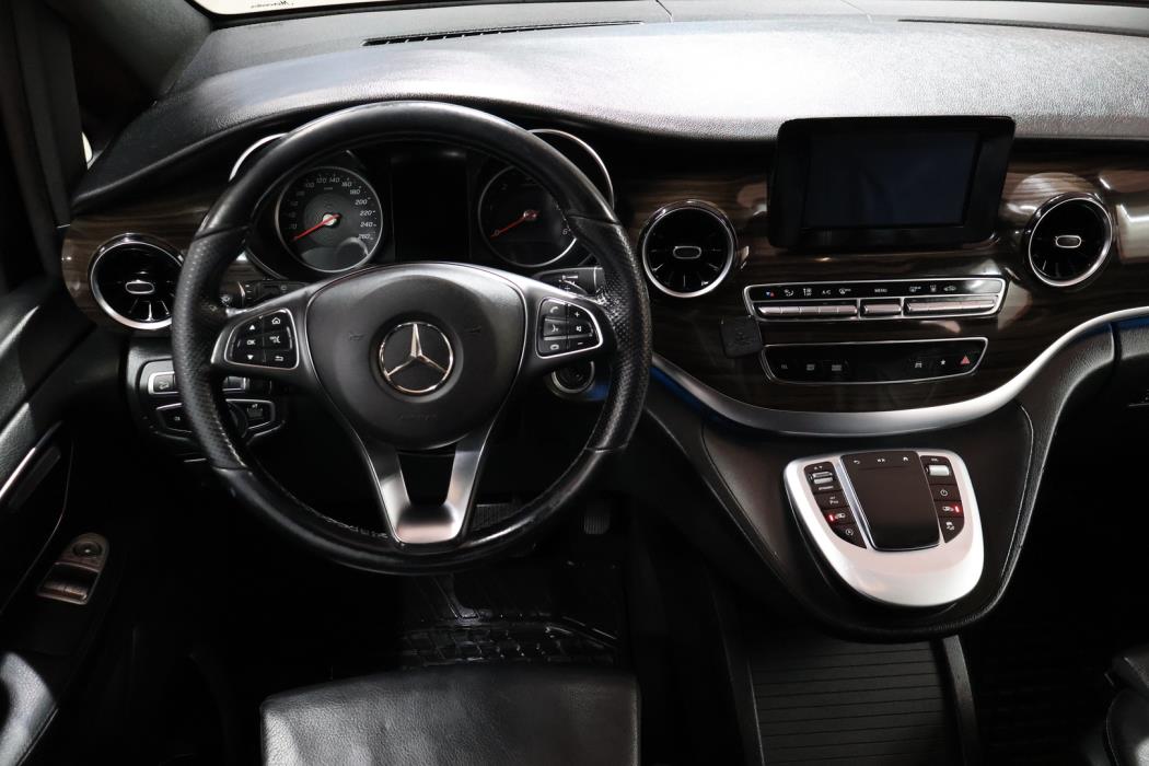 MERCEDES-BENZ V 2022