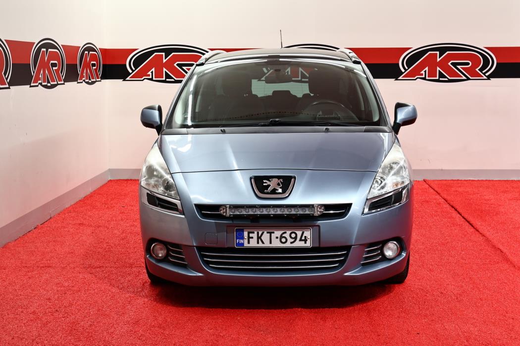 PEUGEOT 5008 2013