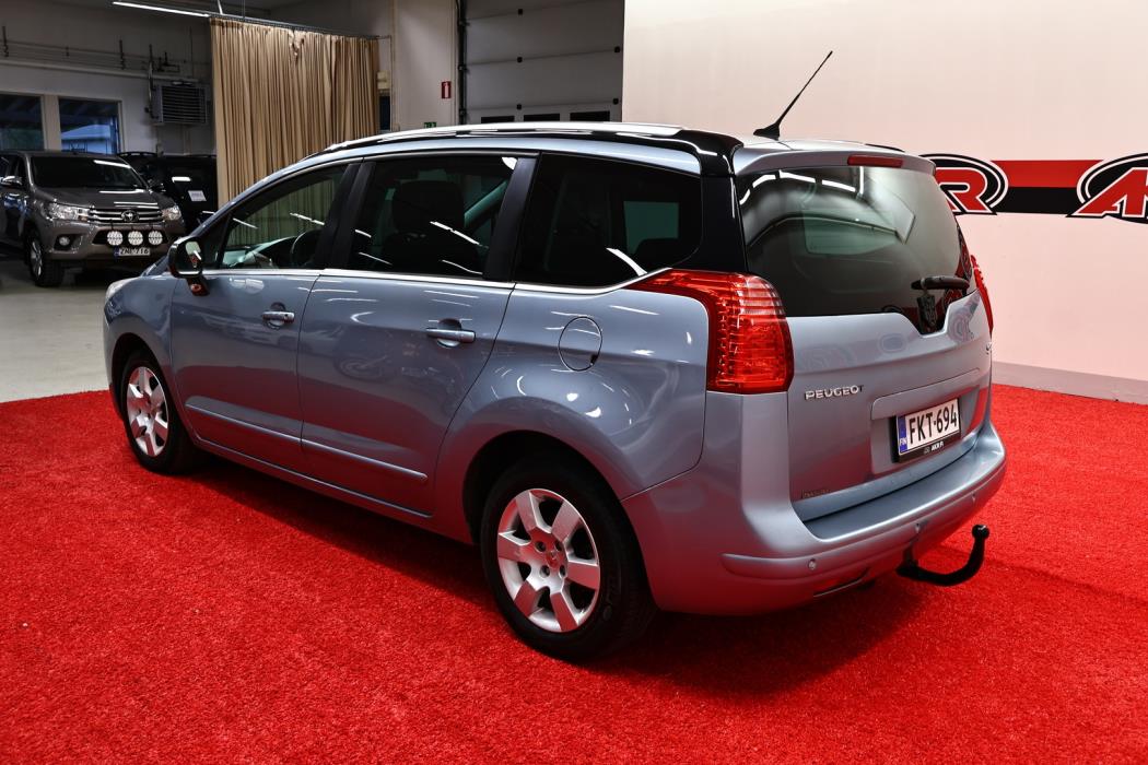 PEUGEOT 5008 2013