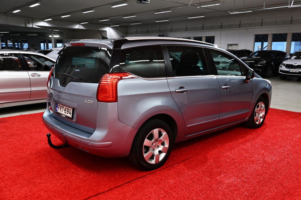 PEUGEOT 5008 2013