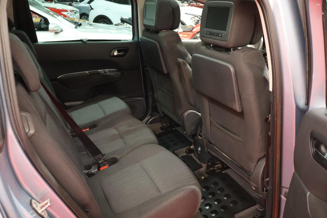 PEUGEOT 5008 2013