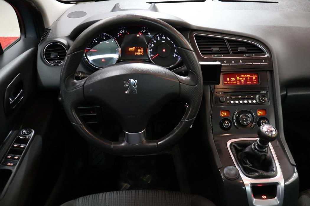 PEUGEOT 5008 2013
