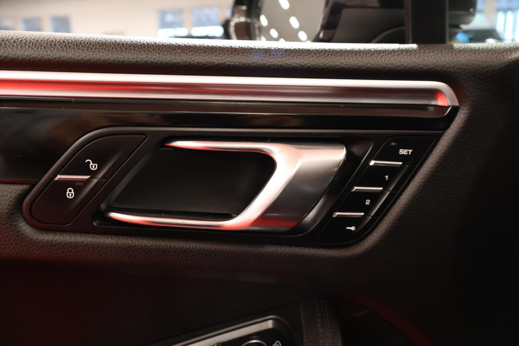 PORSCHE Macan 2015