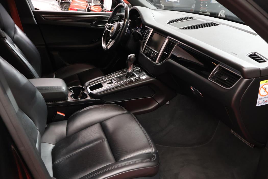 PORSCHE Macan 2015