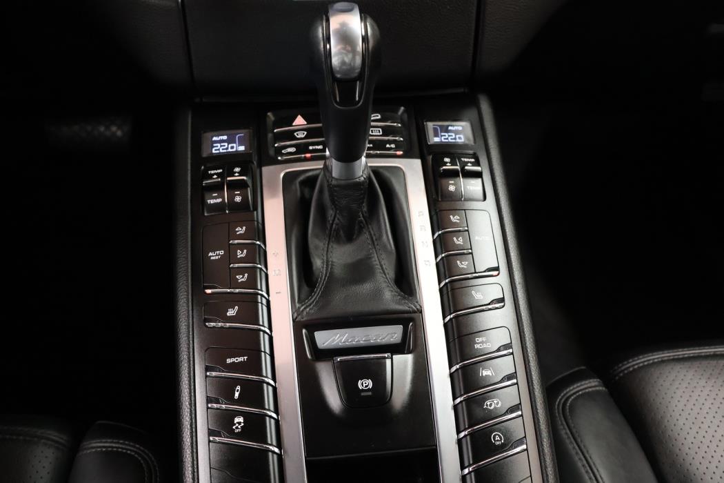 PORSCHE Macan 2015