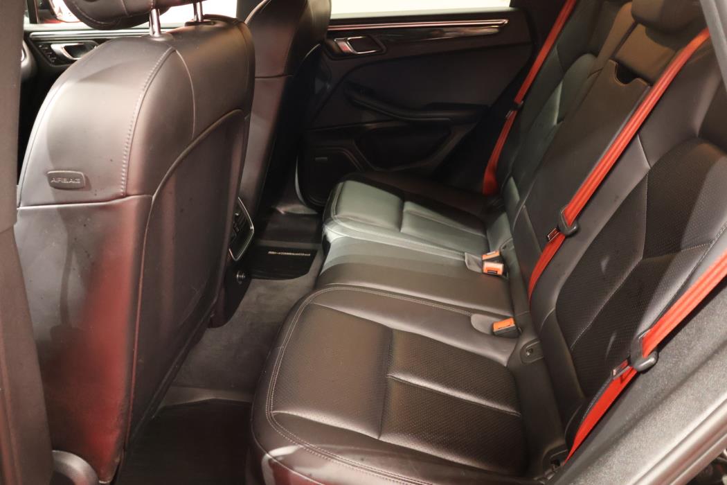 PORSCHE Macan 2015