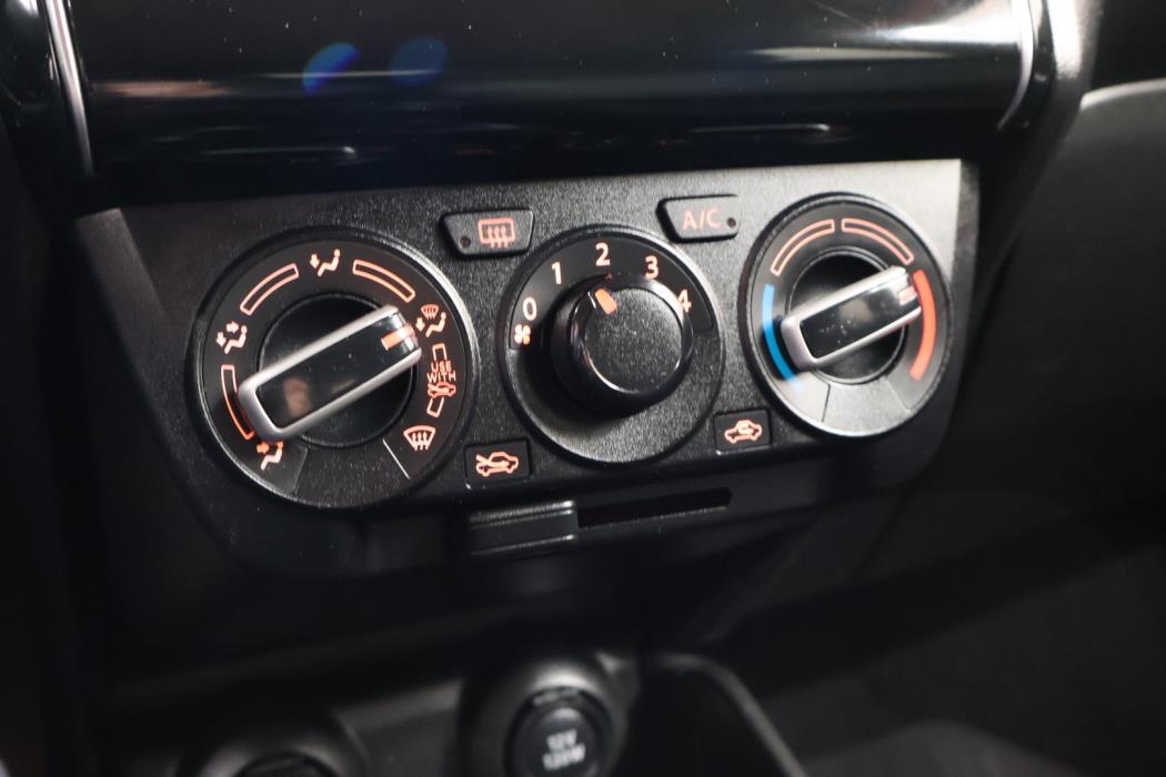 SUZUKI Swift 2017