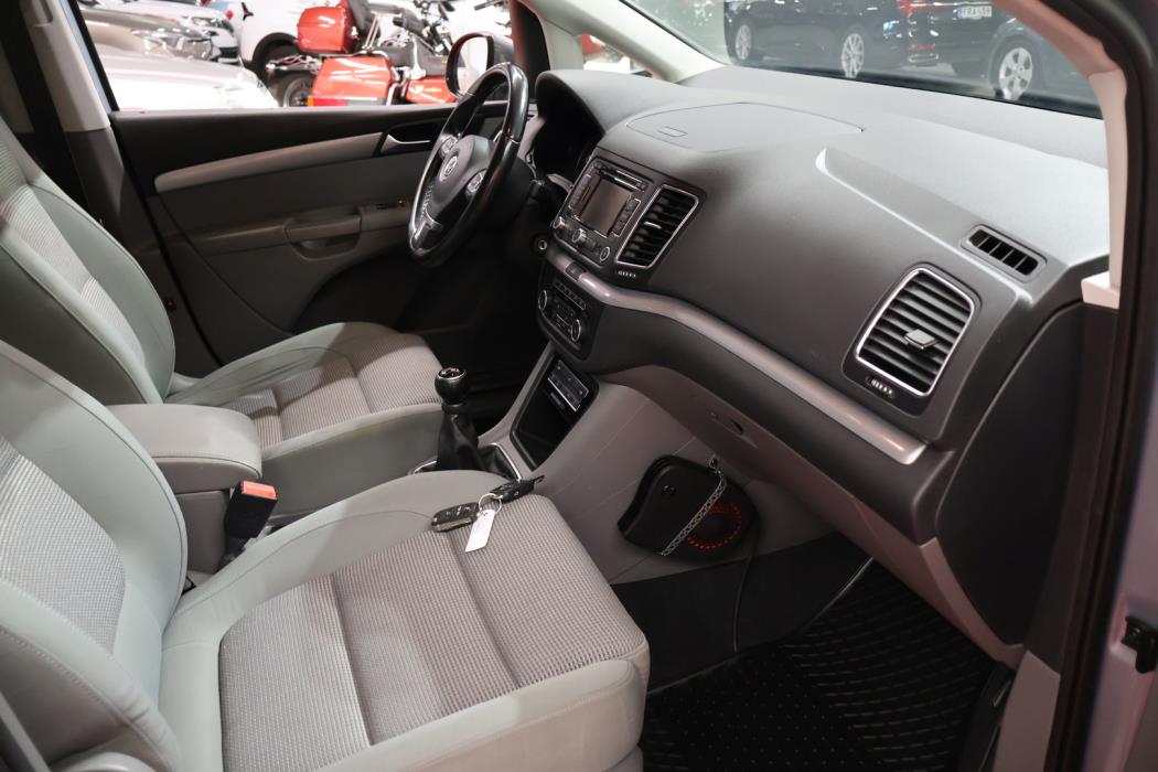 VOLKSWAGEN Sharan 2010