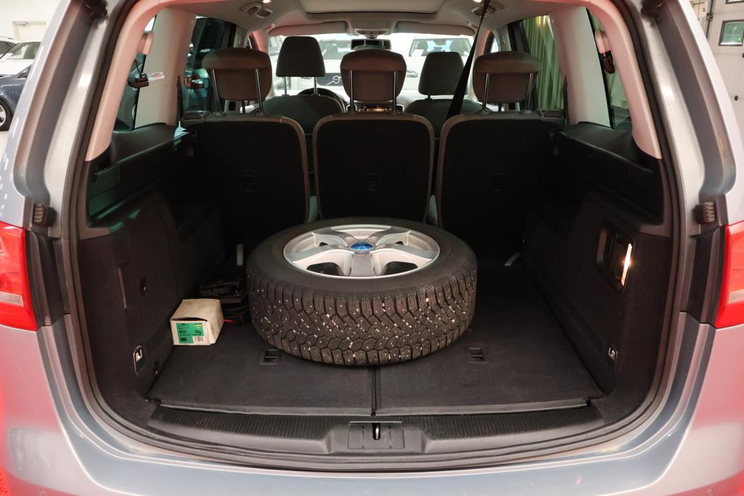 VOLKSWAGEN Sharan 2010