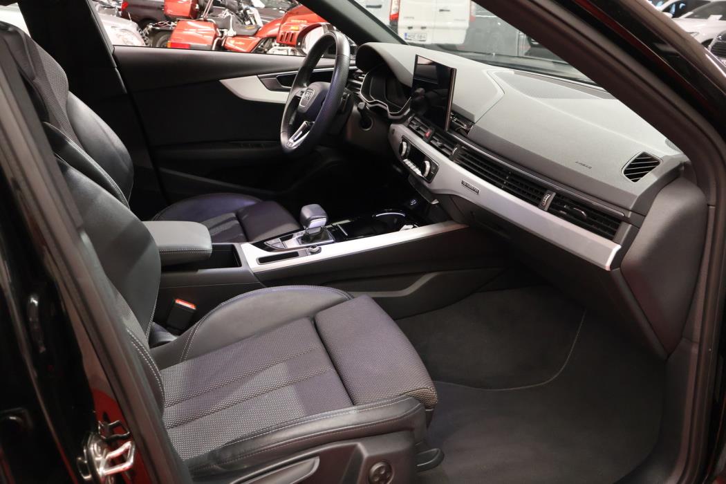 AUDI A4 2021