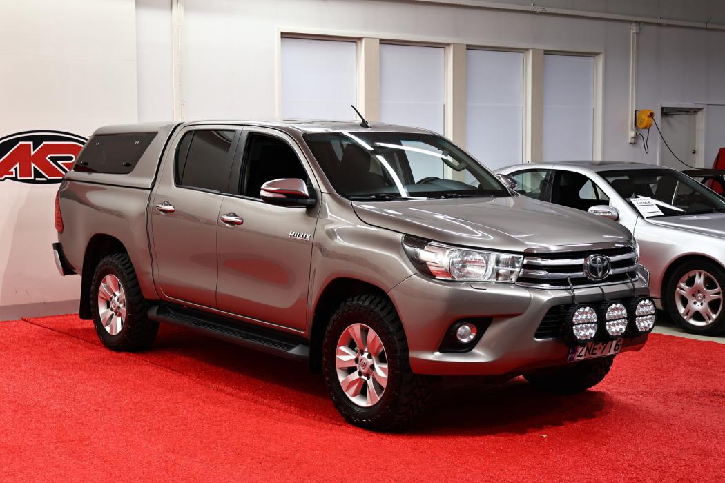 TOYOTA Hilux 2016