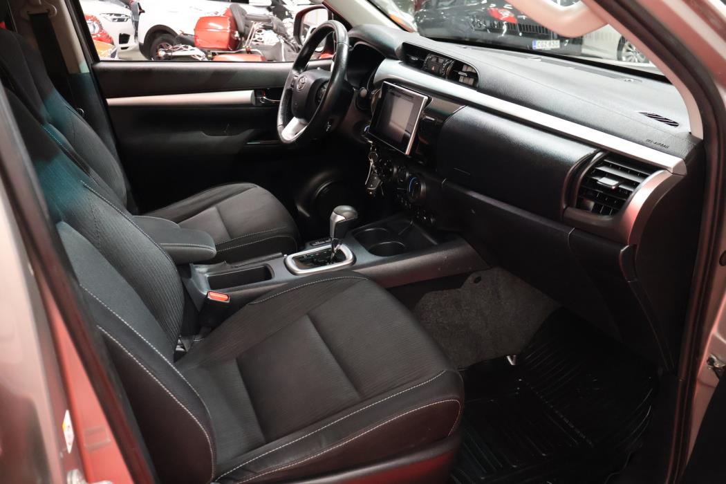 TOYOTA Hilux 2016